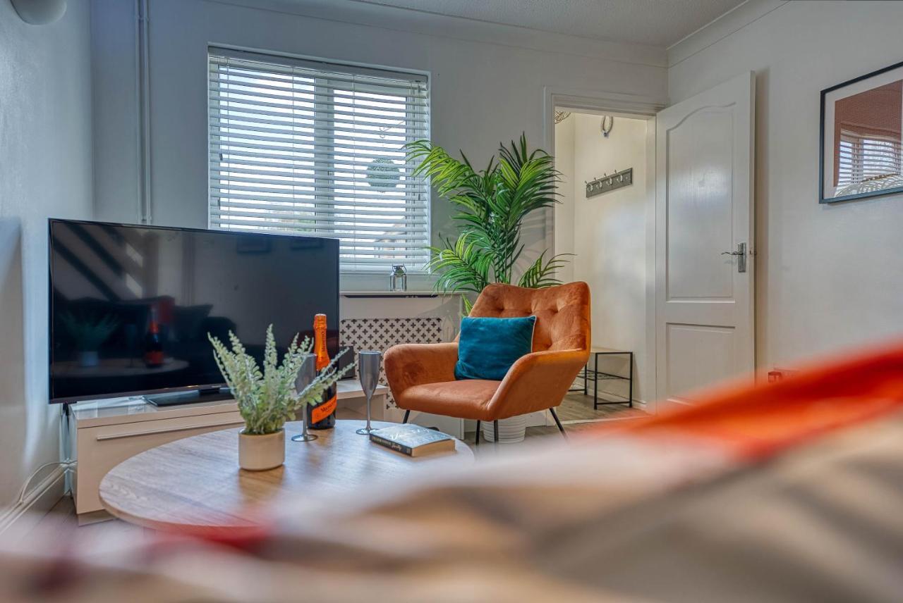 Capri 13 Sa - Contemporary 2 Bedroom House In Loughborough With Free Parking, Close To Loughborough University & M1 Motorway ภายนอก รูปภาพ