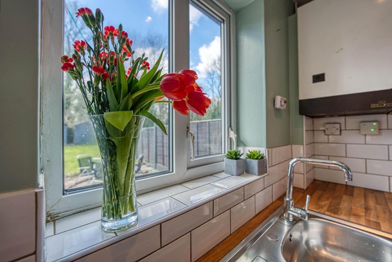 Capri 13 Sa - Contemporary 2 Bedroom House In Loughborough With Free Parking, Close To Loughborough University & M1 Motorway ภายนอก รูปภาพ